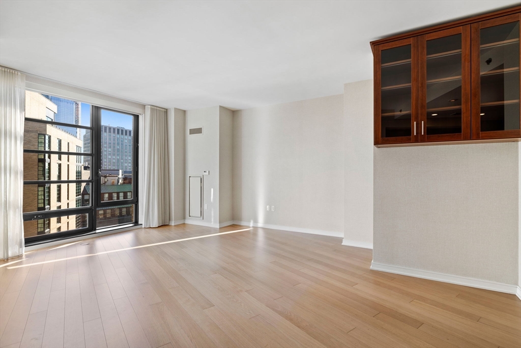 580 Washington Street # 15E