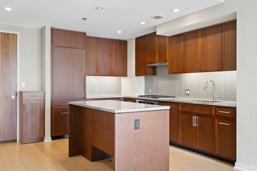 580 Washington Street # 15E