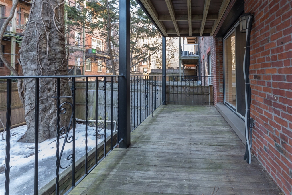 34 Hanson St # 1