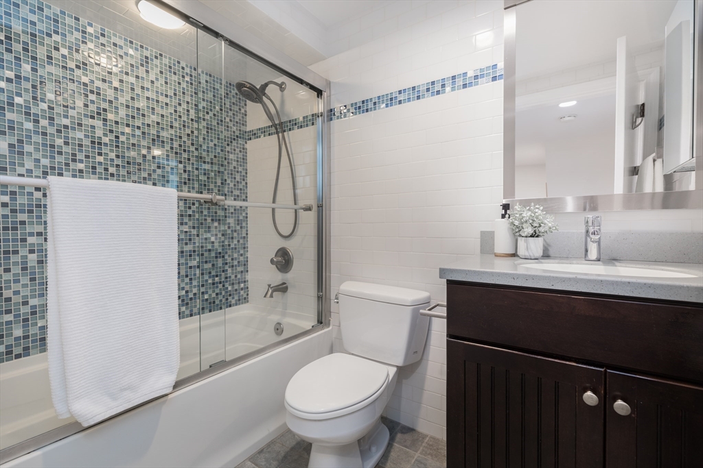 34 Hanson St # 1