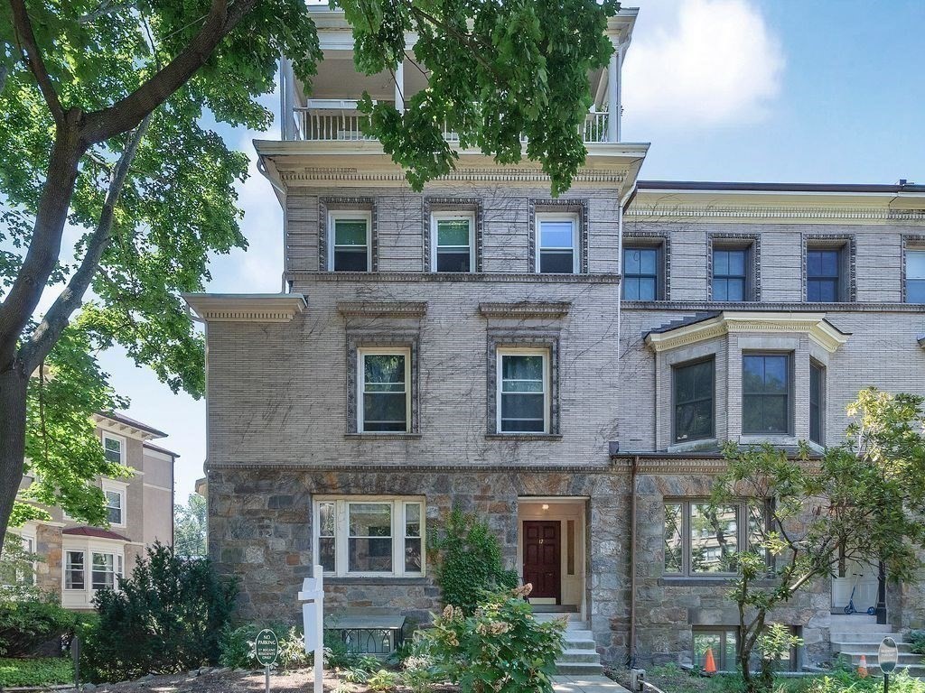 17 Regent Circle # 3