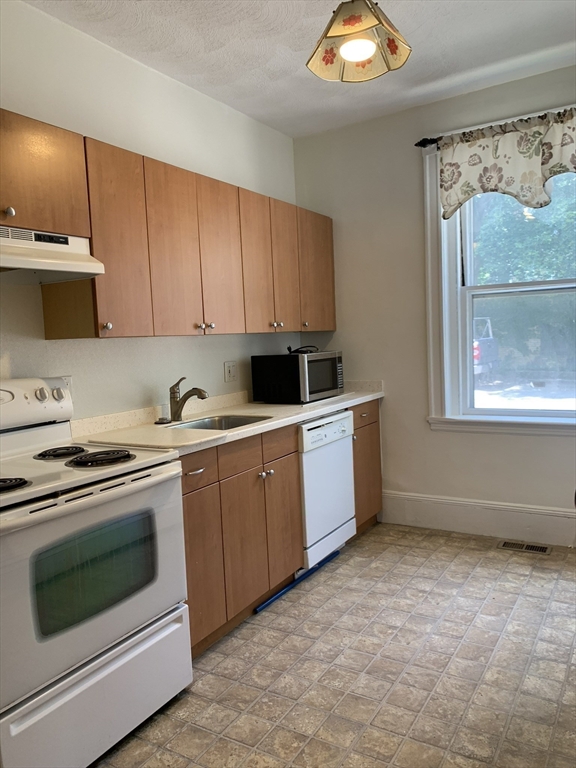 12 Kisyth Rd # 2