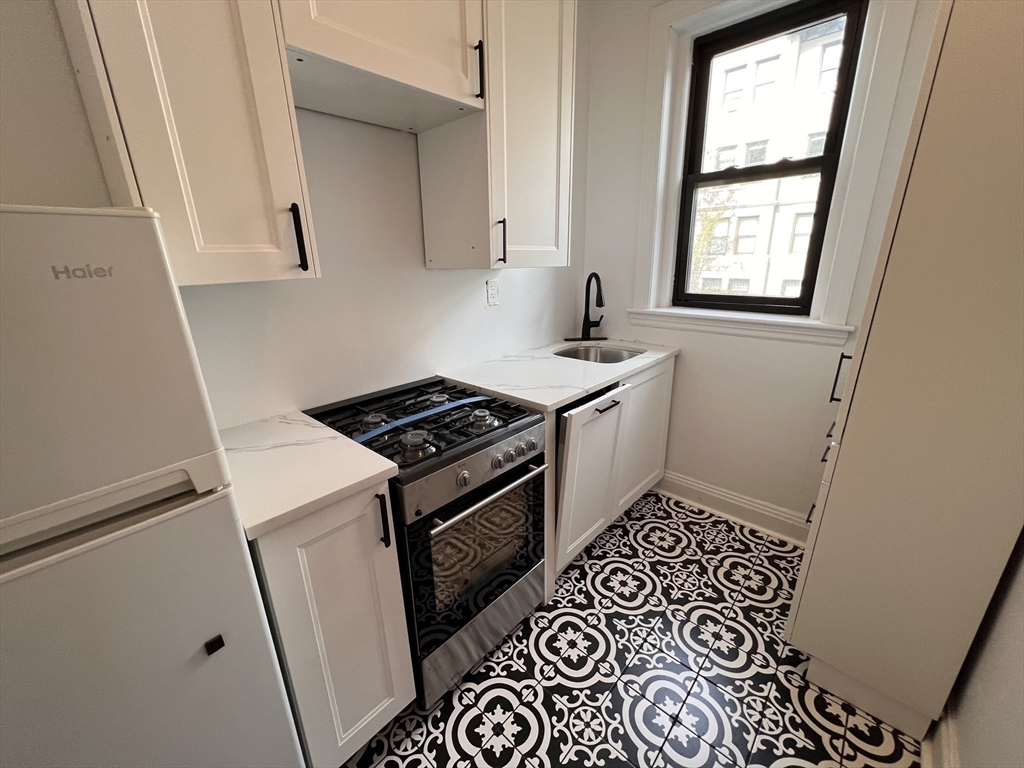 39 Glenville Ave # 3