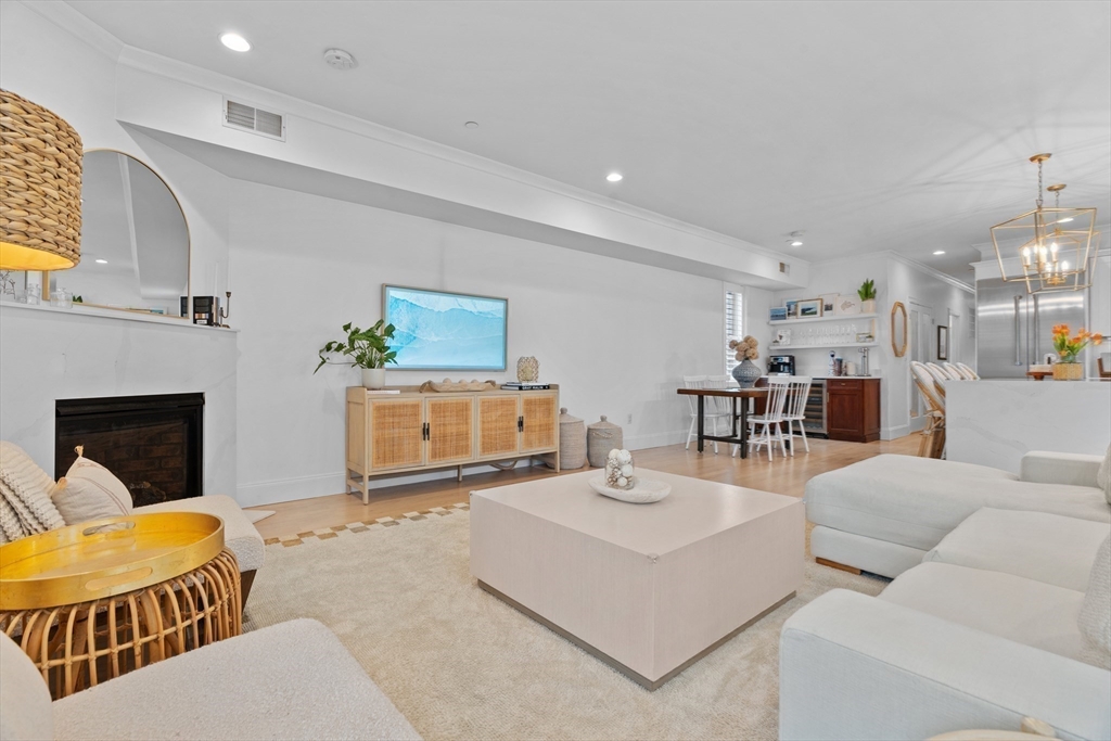 603 E 6th St # 2