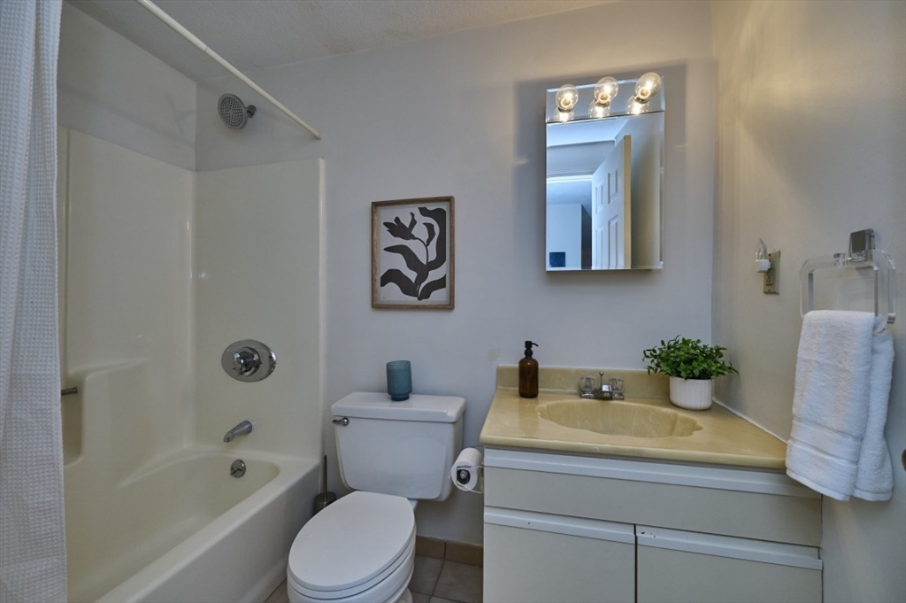 1600 Massachusetts Ave # 404