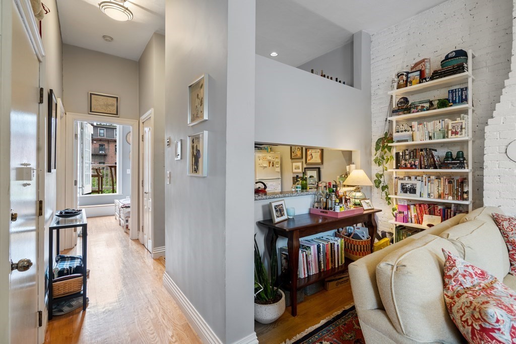 406 Columbus Ave # 2