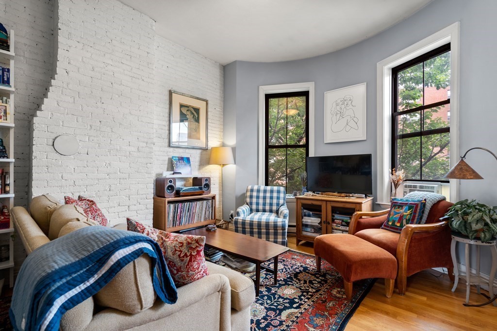 406 Columbus Ave # 2