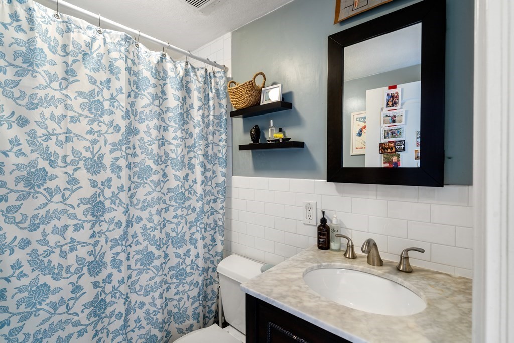 406 Columbus Ave # 2