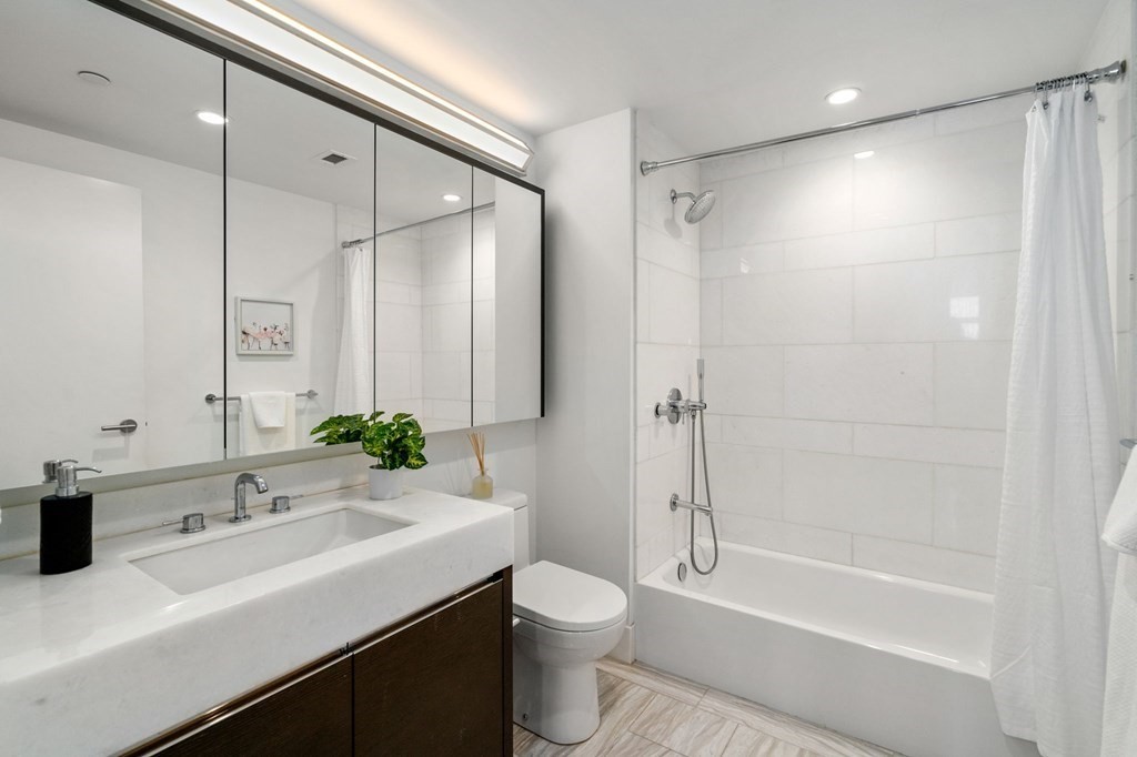 100 Lovejoy Wharf # 5H