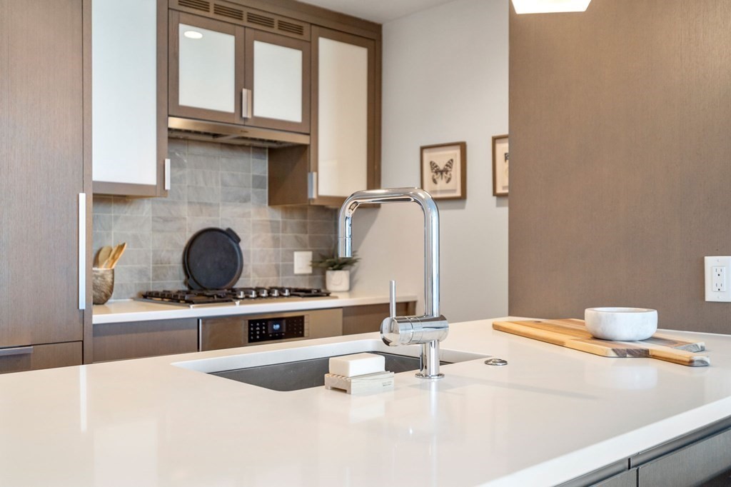 100 Lovejoy Wharf # 5H