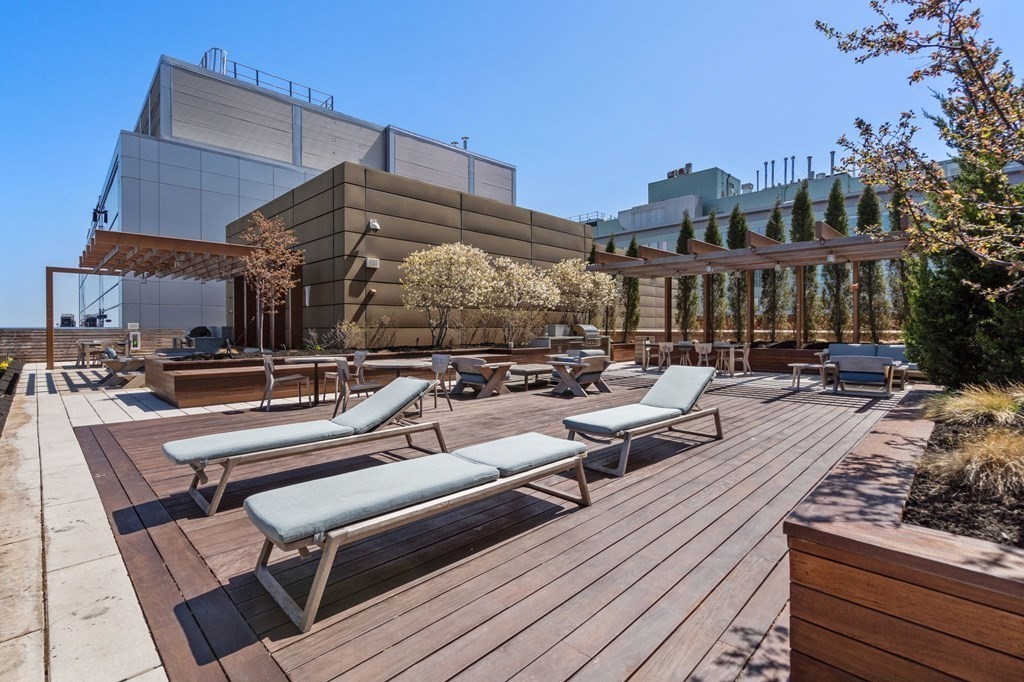 100 Lovejoy Wharf # 5H