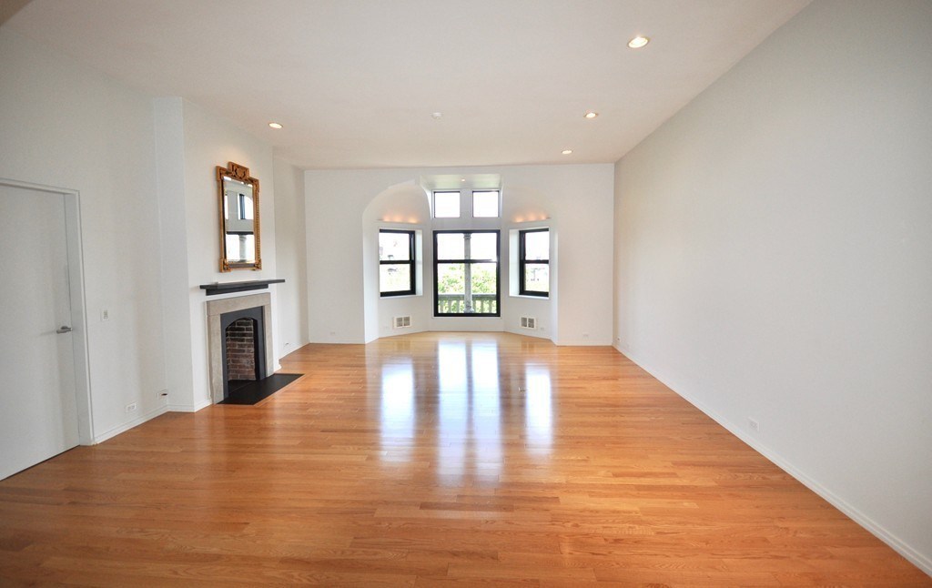 160 Commonwealth Ave # 513