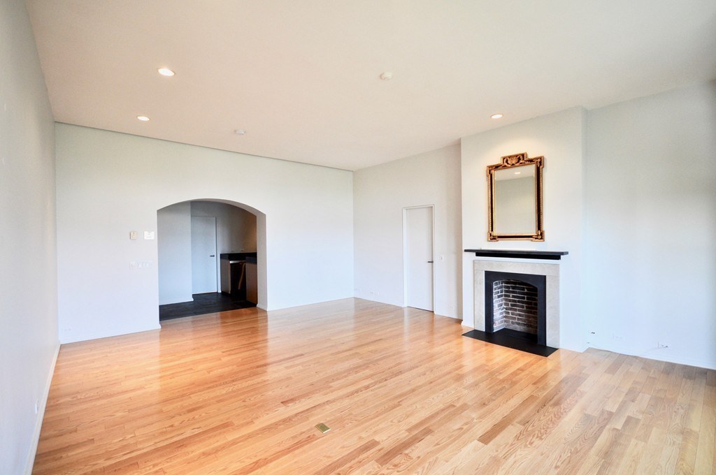 160 Commonwealth Ave # 513