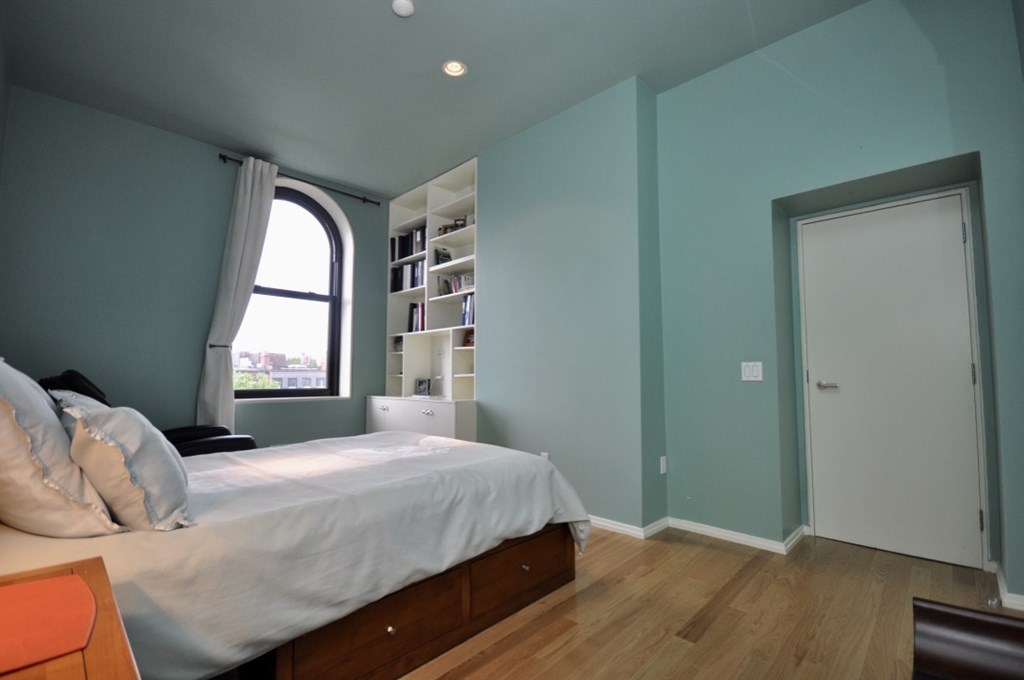 160 Commonwealth Ave # 513
