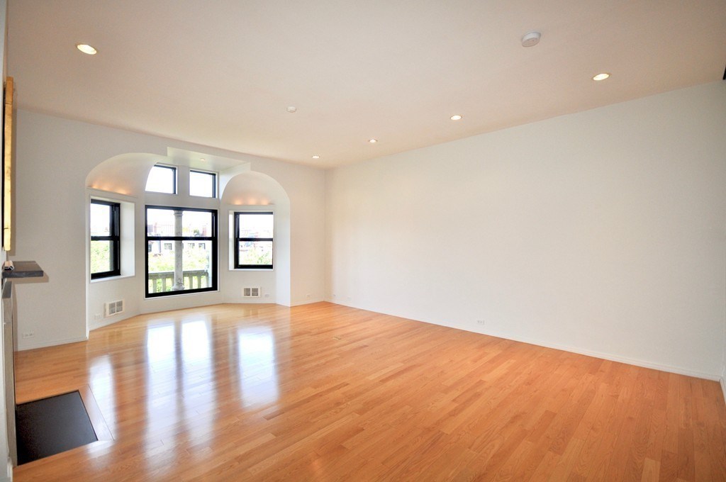 160 Commonwealth Ave # 513