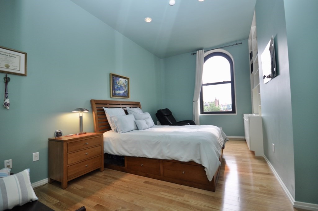 160 Commonwealth Ave # 513