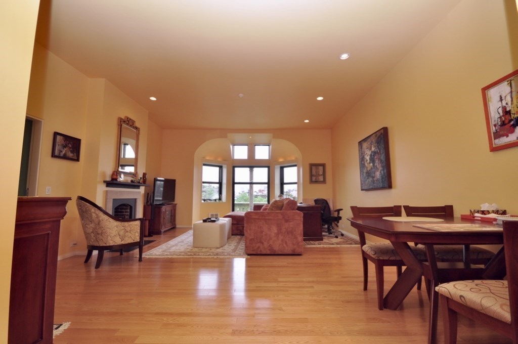 160 Commonwealth Ave # 513