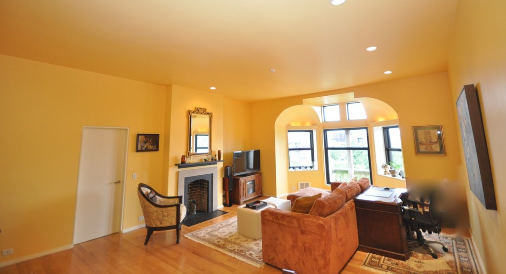 160 Commonwealth Ave # 513
