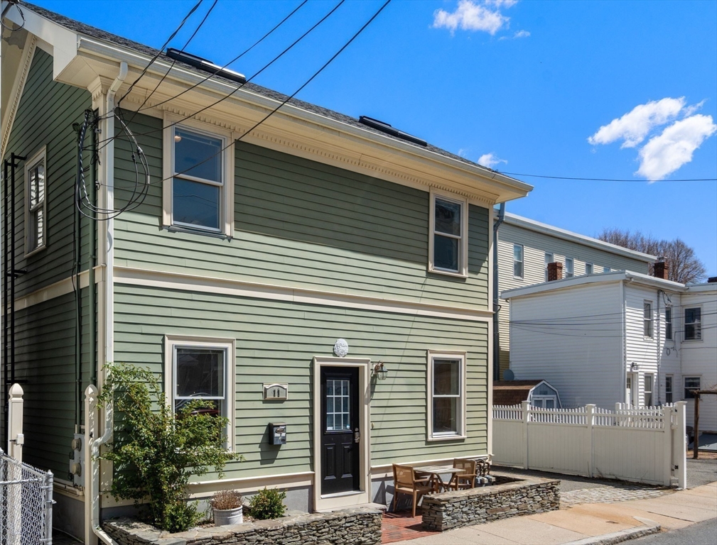 11 Vandine St # 1