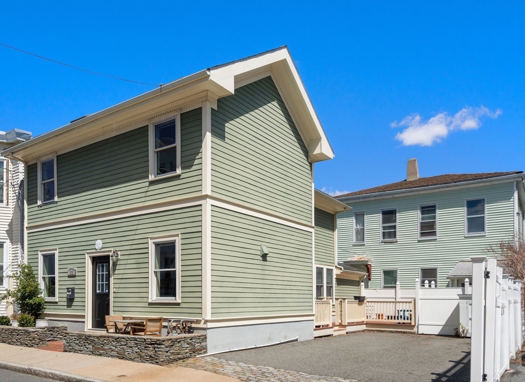 11 Vandine St # 1