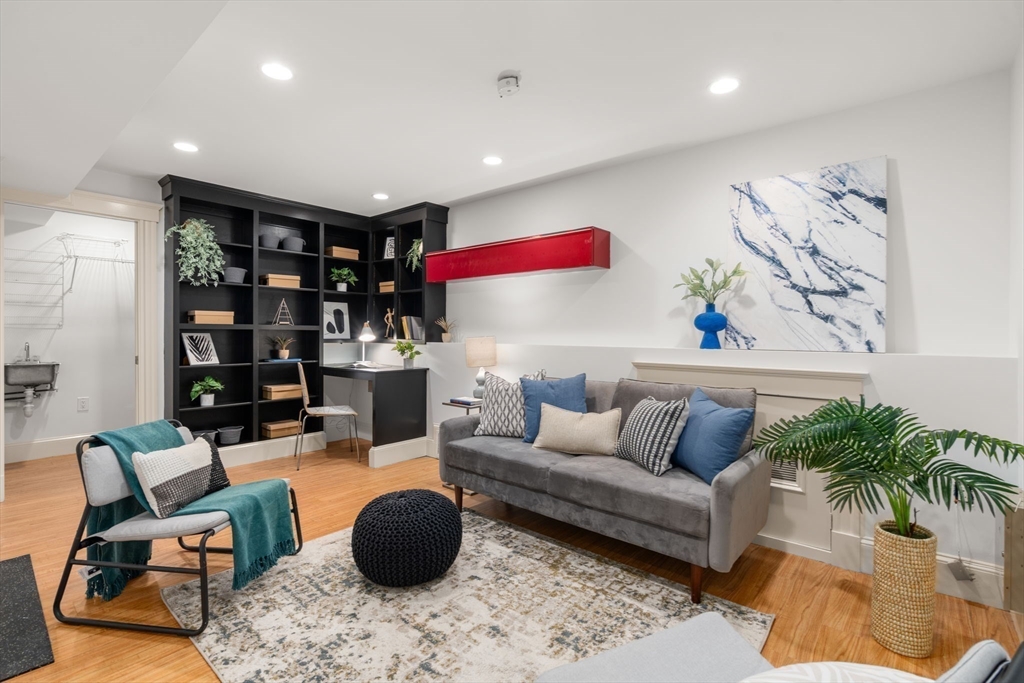 11 Vandine St # 1