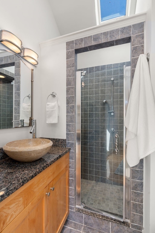 11 Vandine St # 1