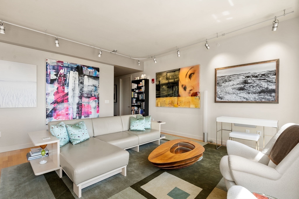400 Stuart Street # 16E