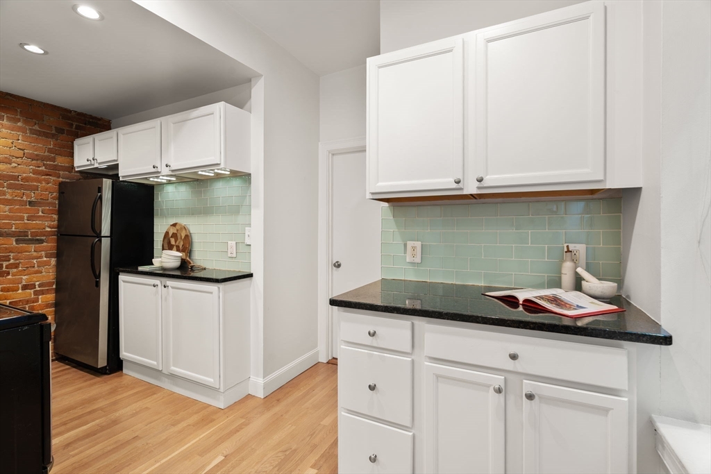 9 Albemarle Street # 3