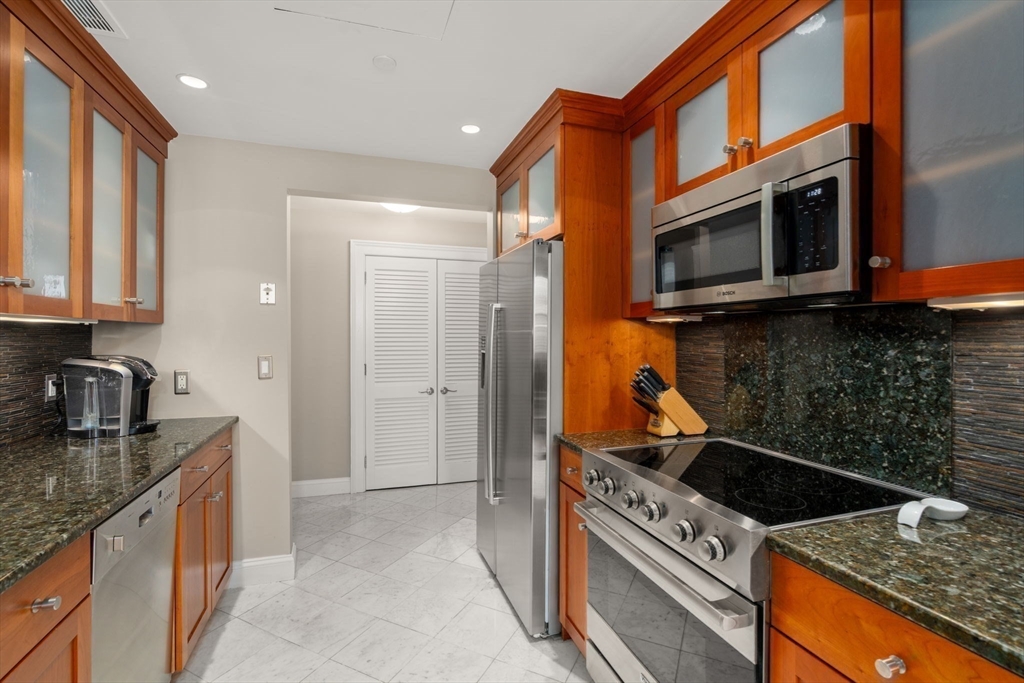 6 Edgerly Place Unit: 402/403