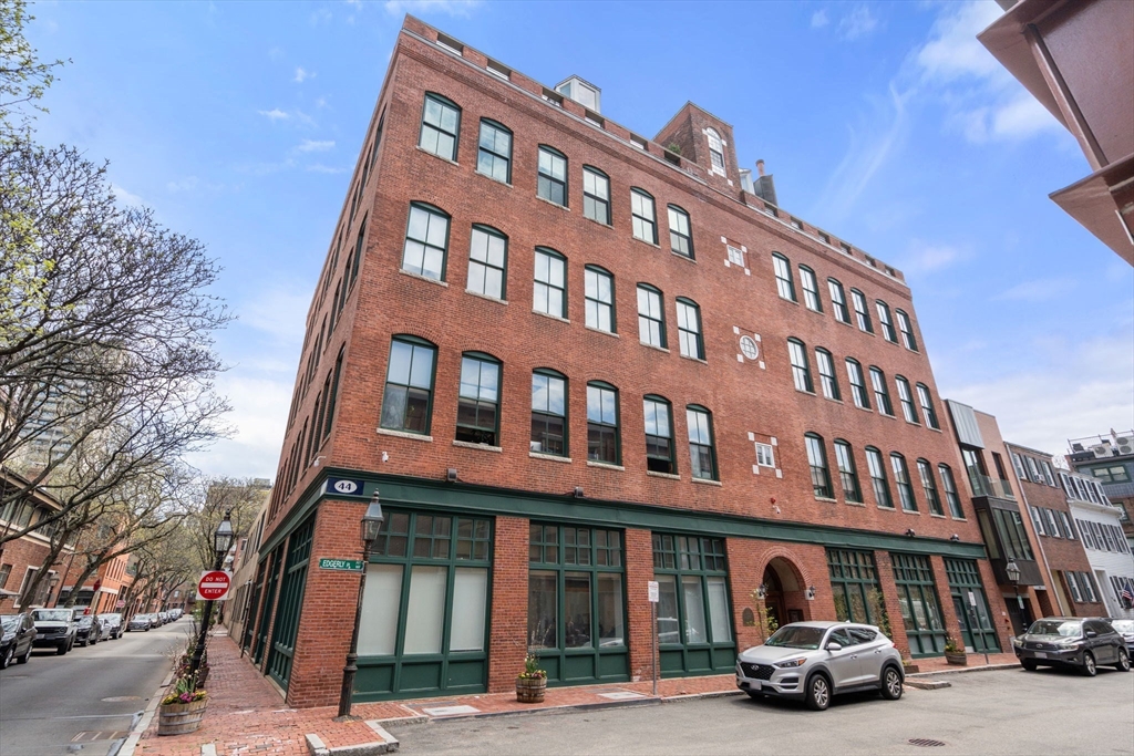 6 Edgerly Place Unit: 402/403