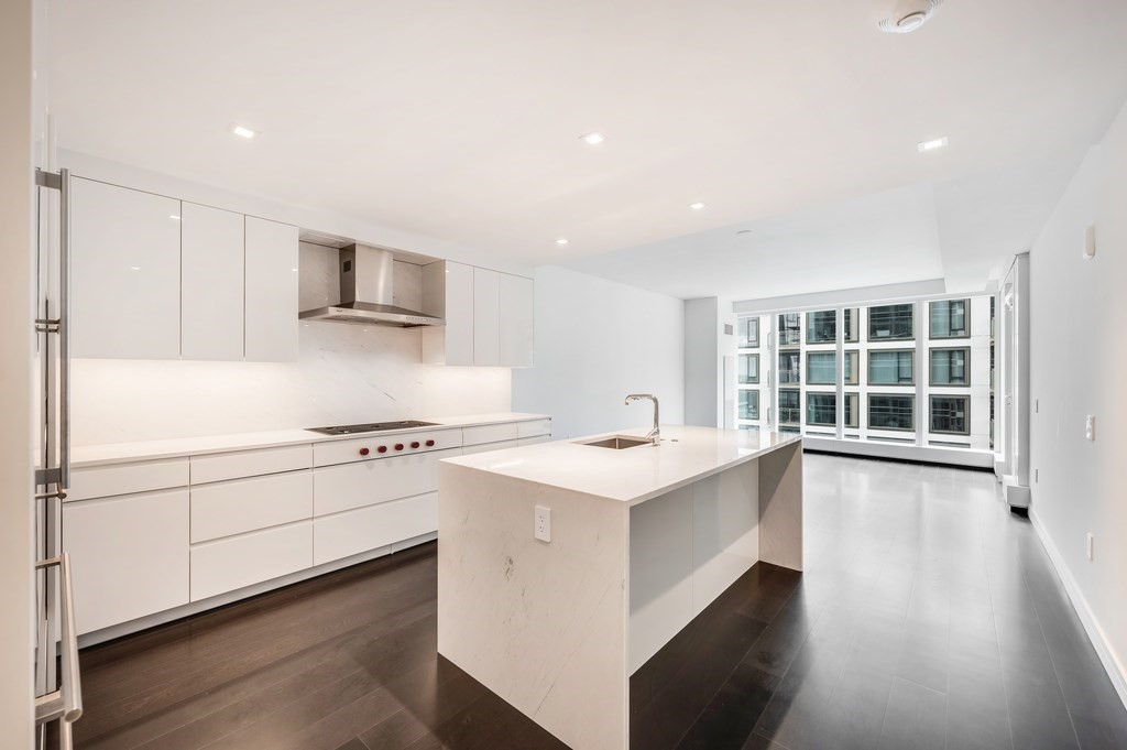 150 Seaport Blvd # 17A