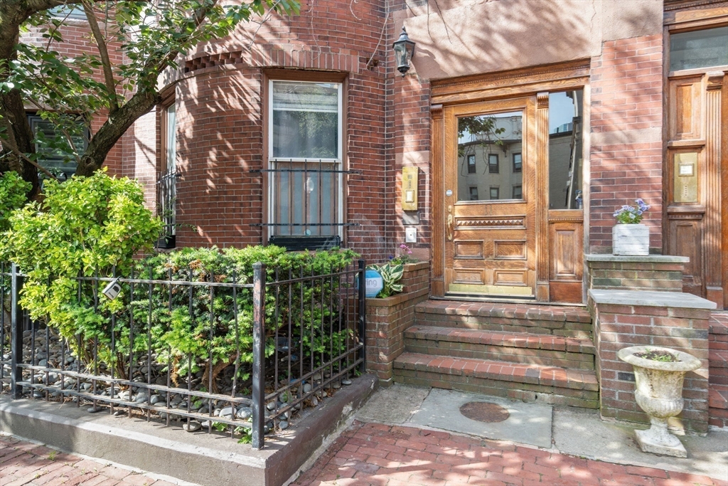 11 Albemarle Street # C