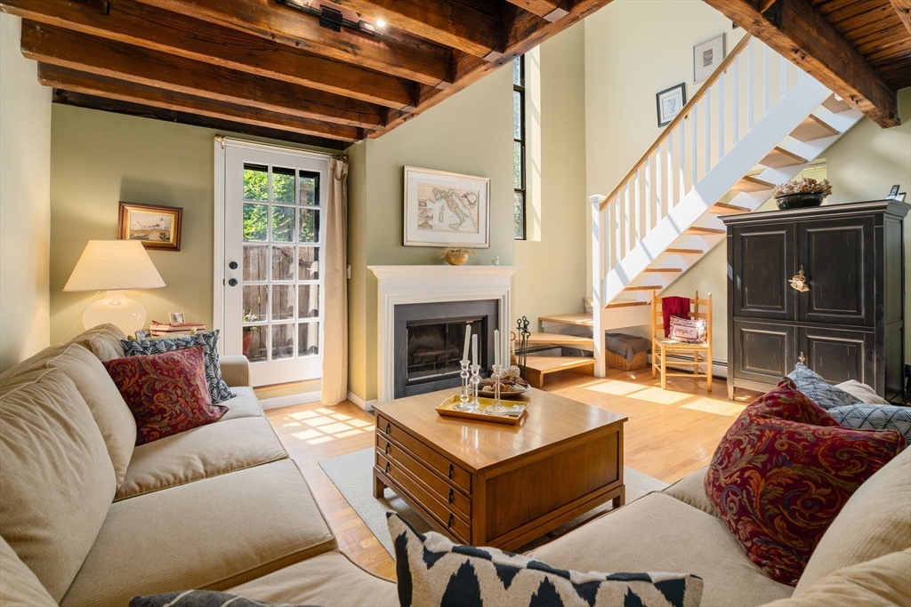 8 Dartmouth Street # 5