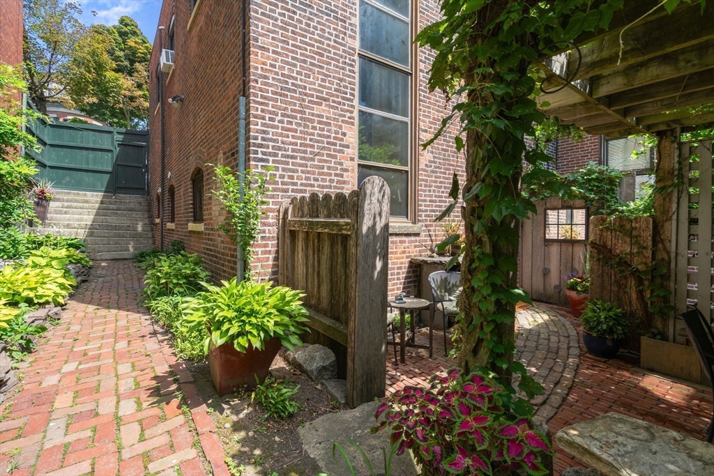 8 Dartmouth Street # 5