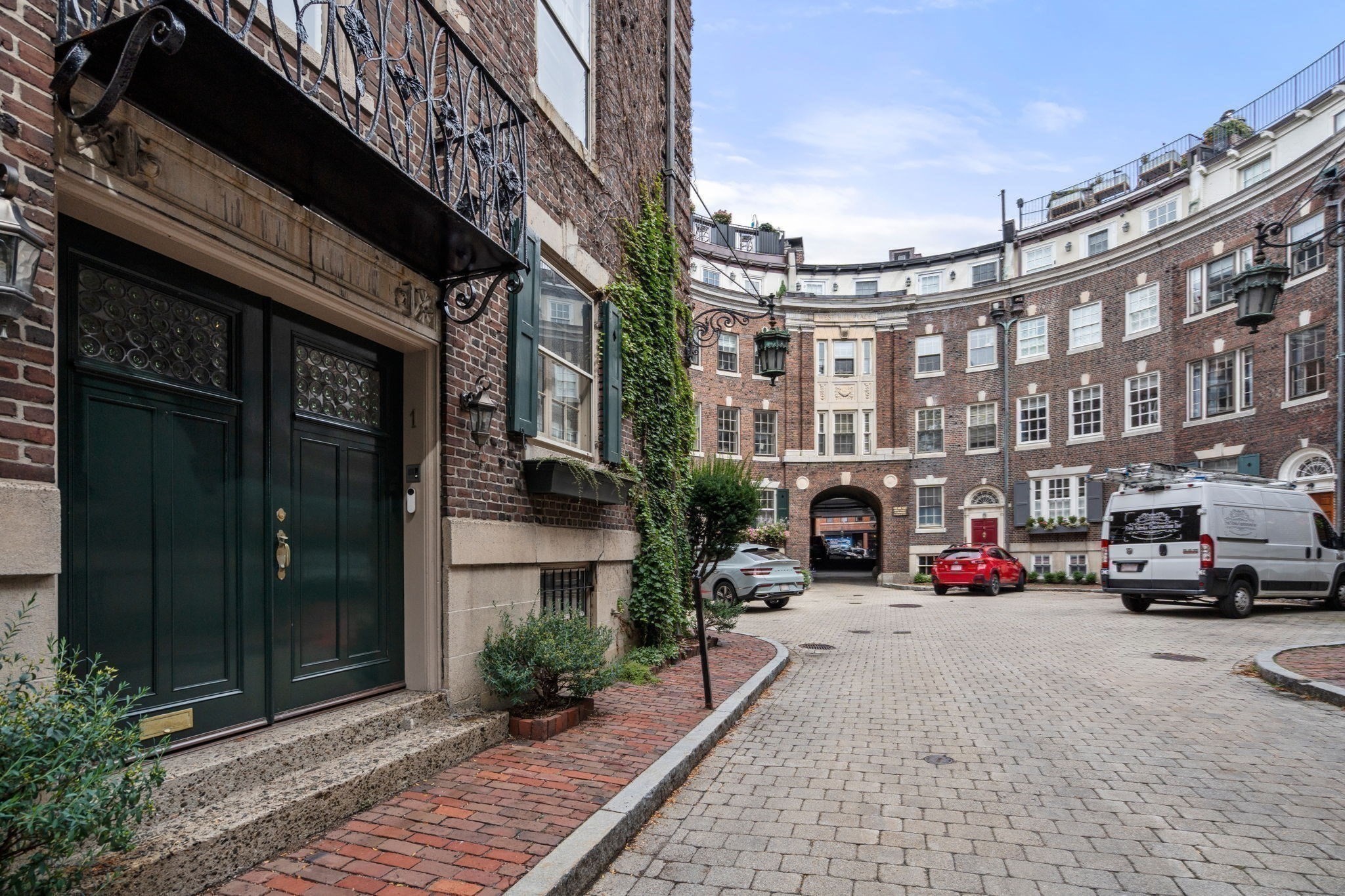 1 West Hill Place