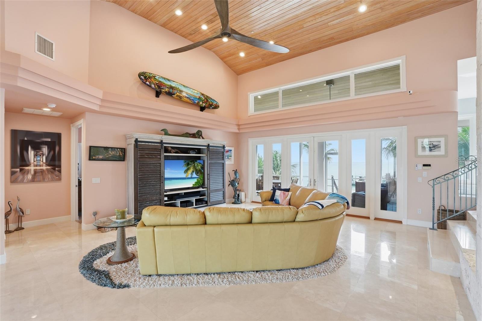 211 KINGFISHER DR