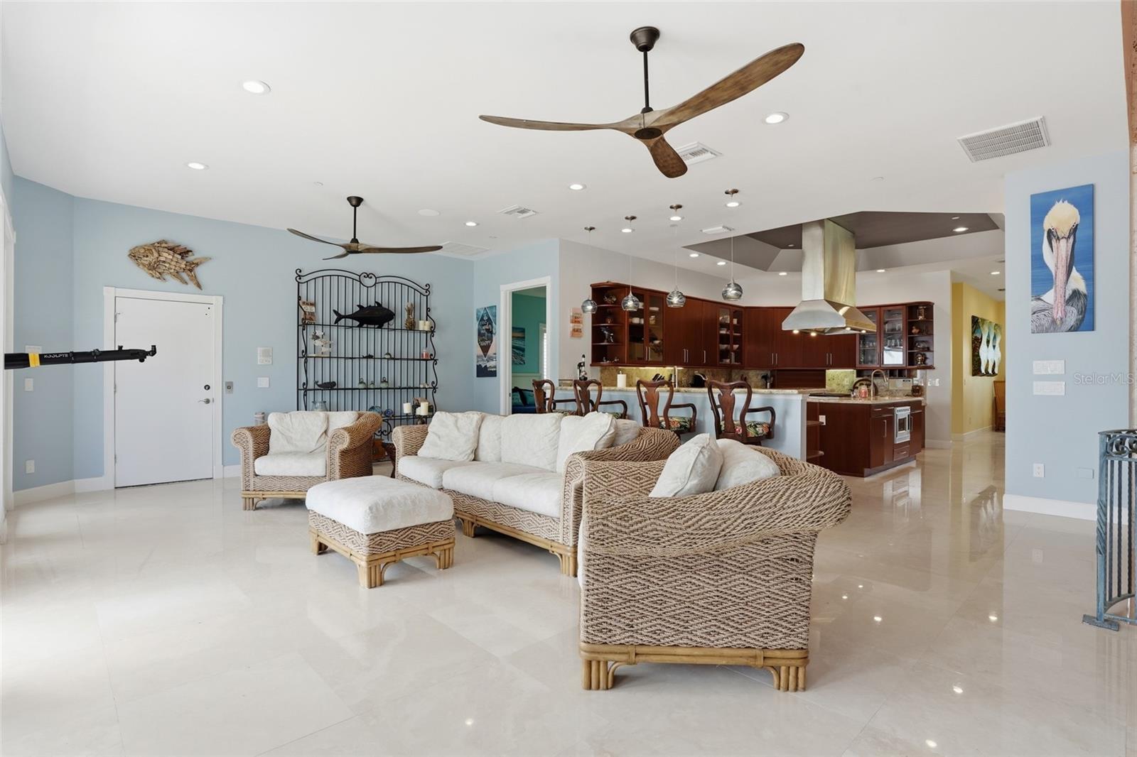 211 KINGFISHER DR