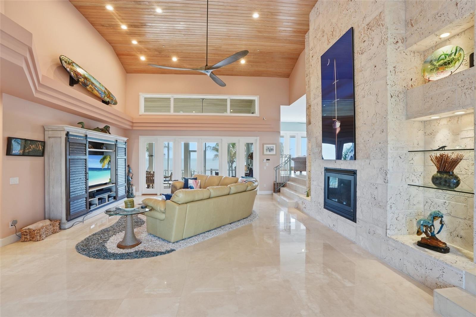 211 KINGFISHER DR