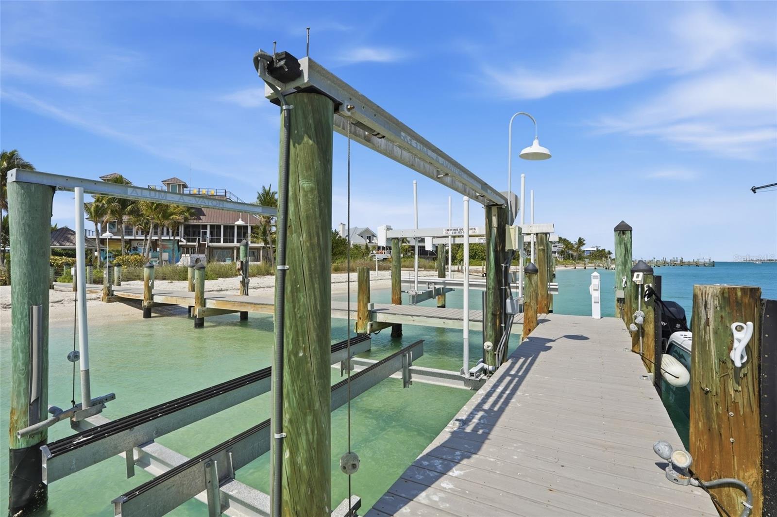 211 KINGFISHER DR