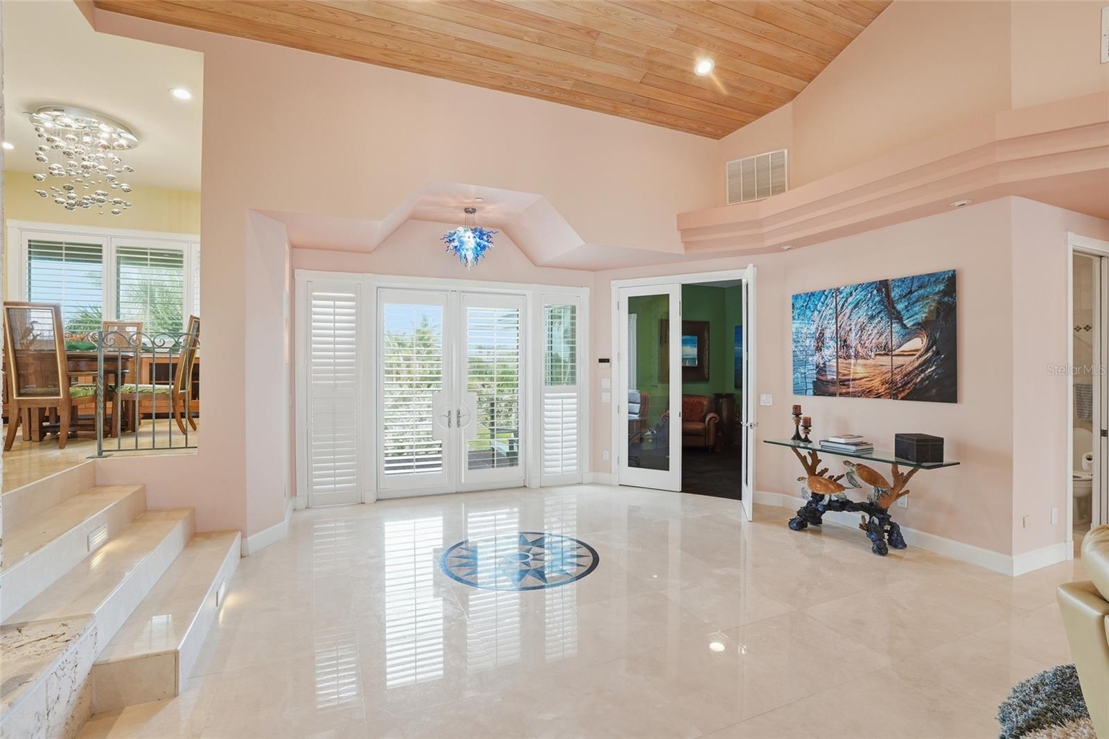 211 KINGFISHER DR
