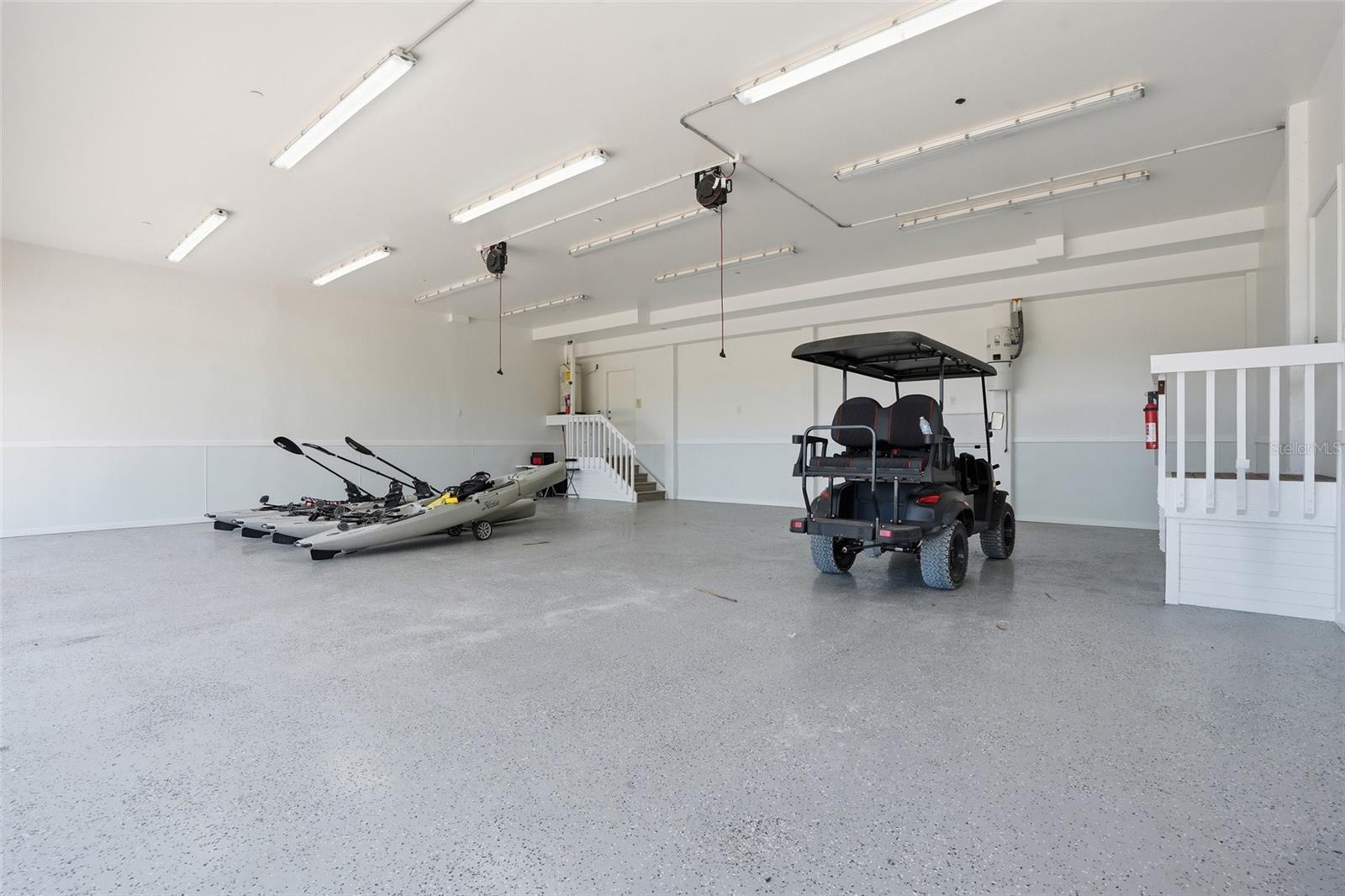 211 KINGFISHER DR
