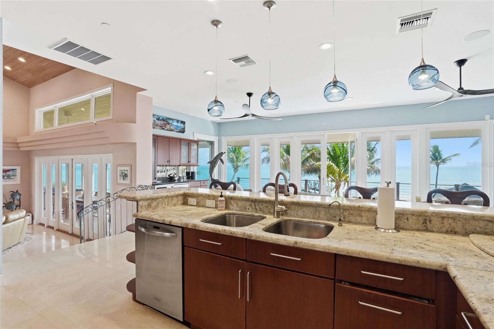 211 KINGFISHER DR