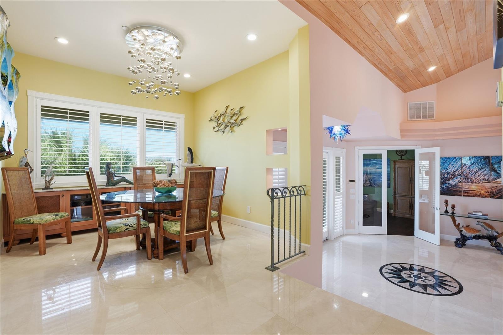 211 KINGFISHER DR