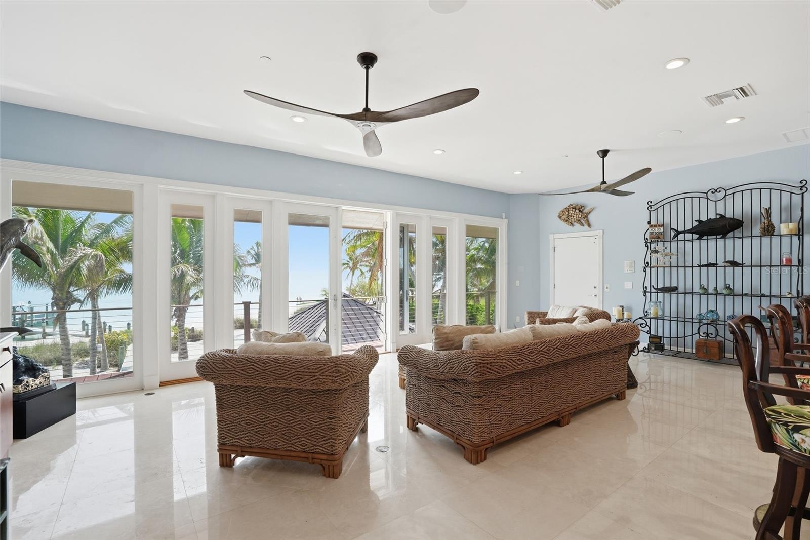 211 KINGFISHER DR