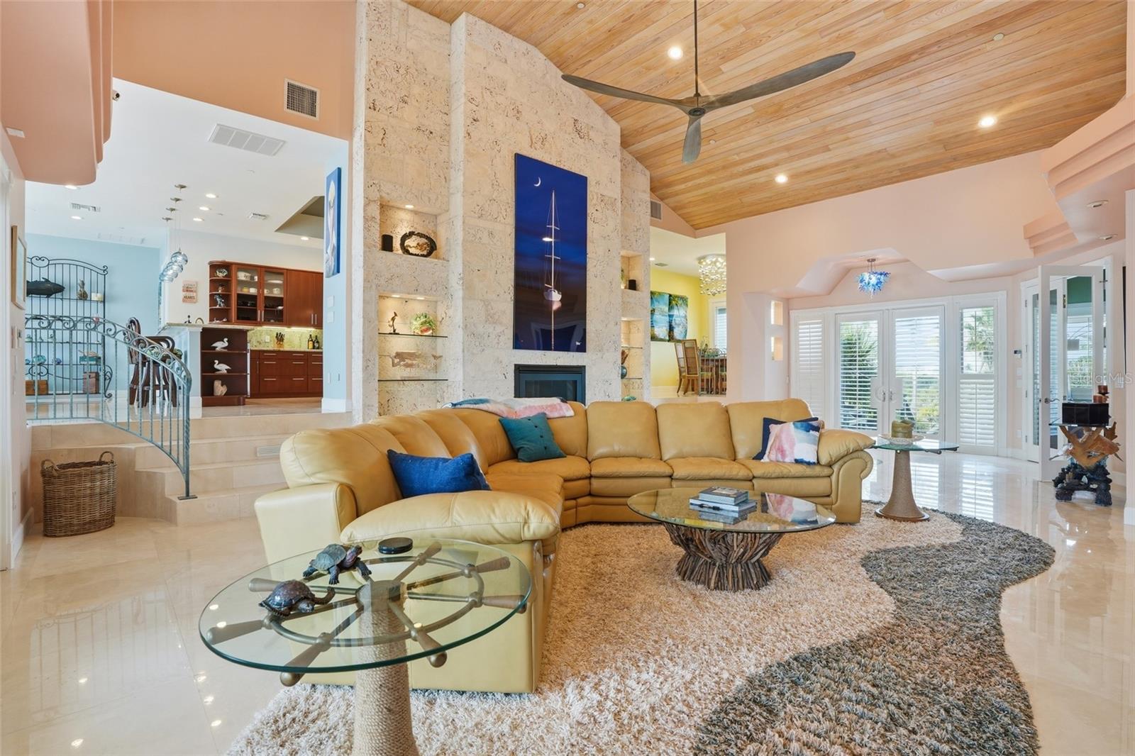 211 KINGFISHER DR
