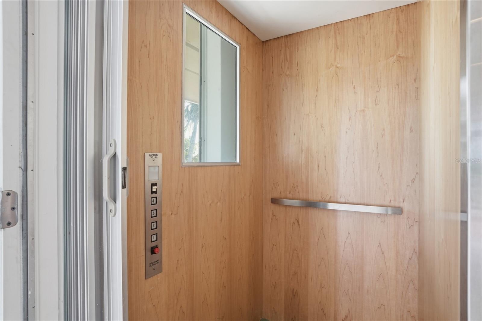 211 KINGFISHER DR