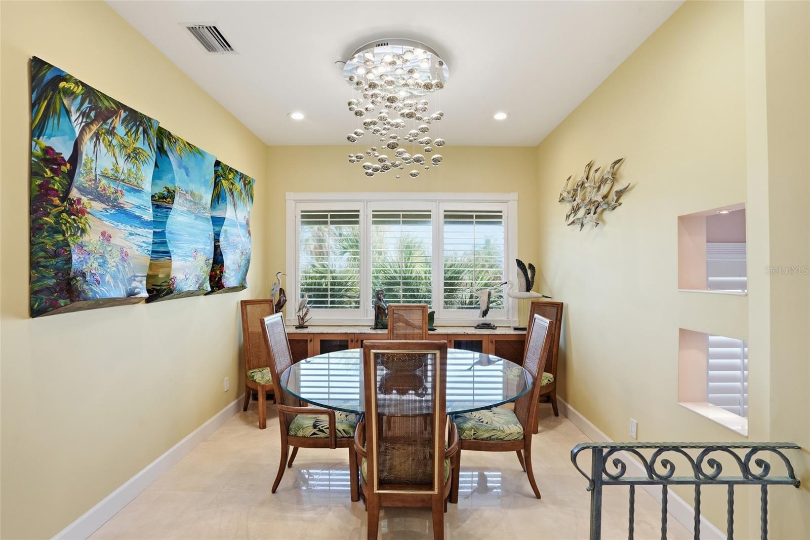 211 KINGFISHER DR