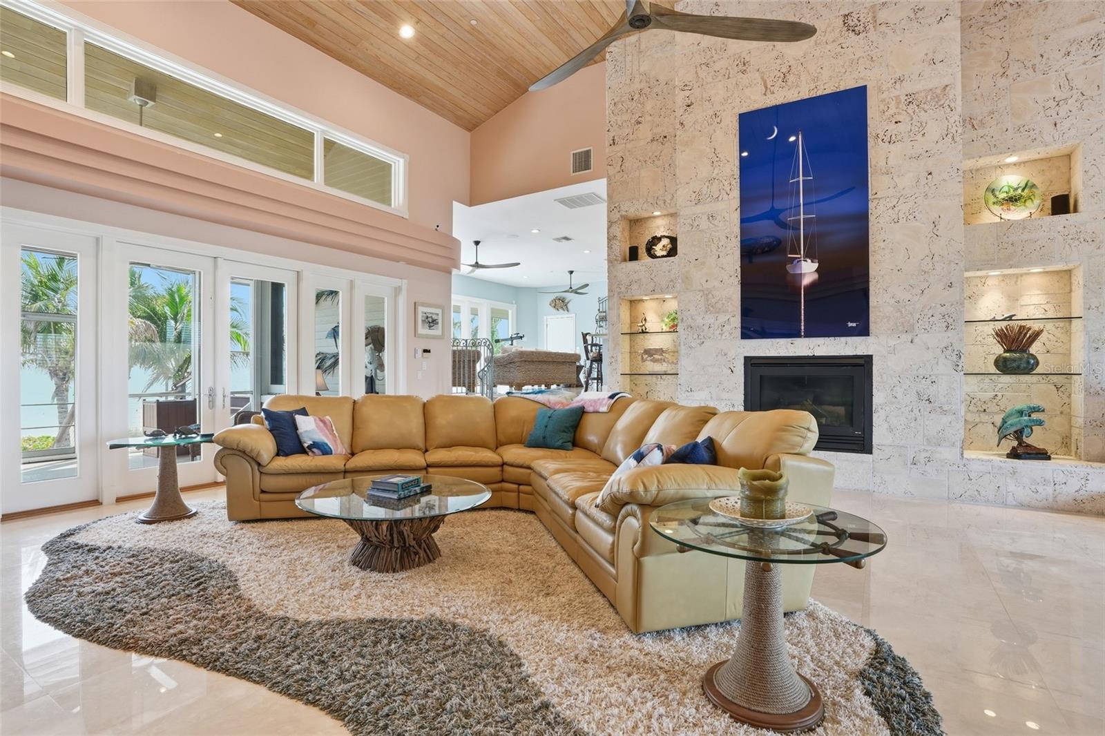 211 KINGFISHER DR