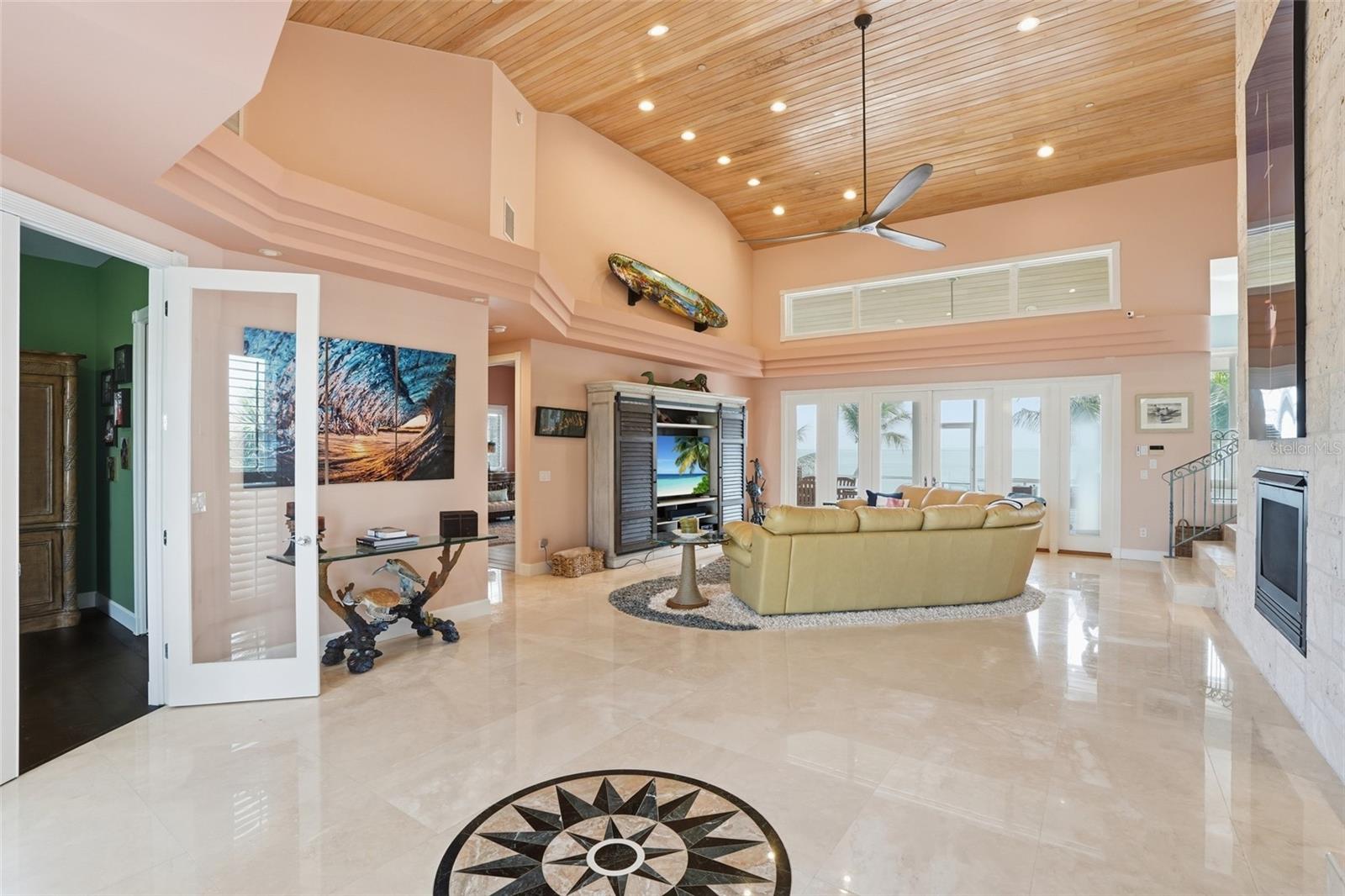 211 KINGFISHER DR