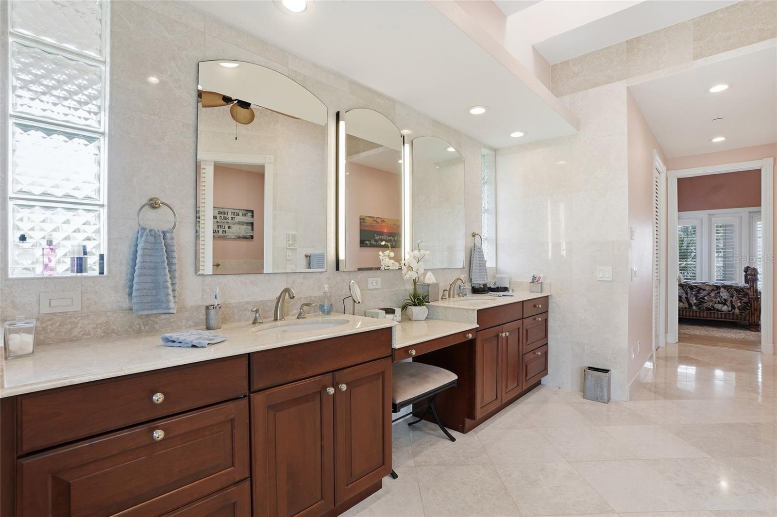 211 KINGFISHER DR